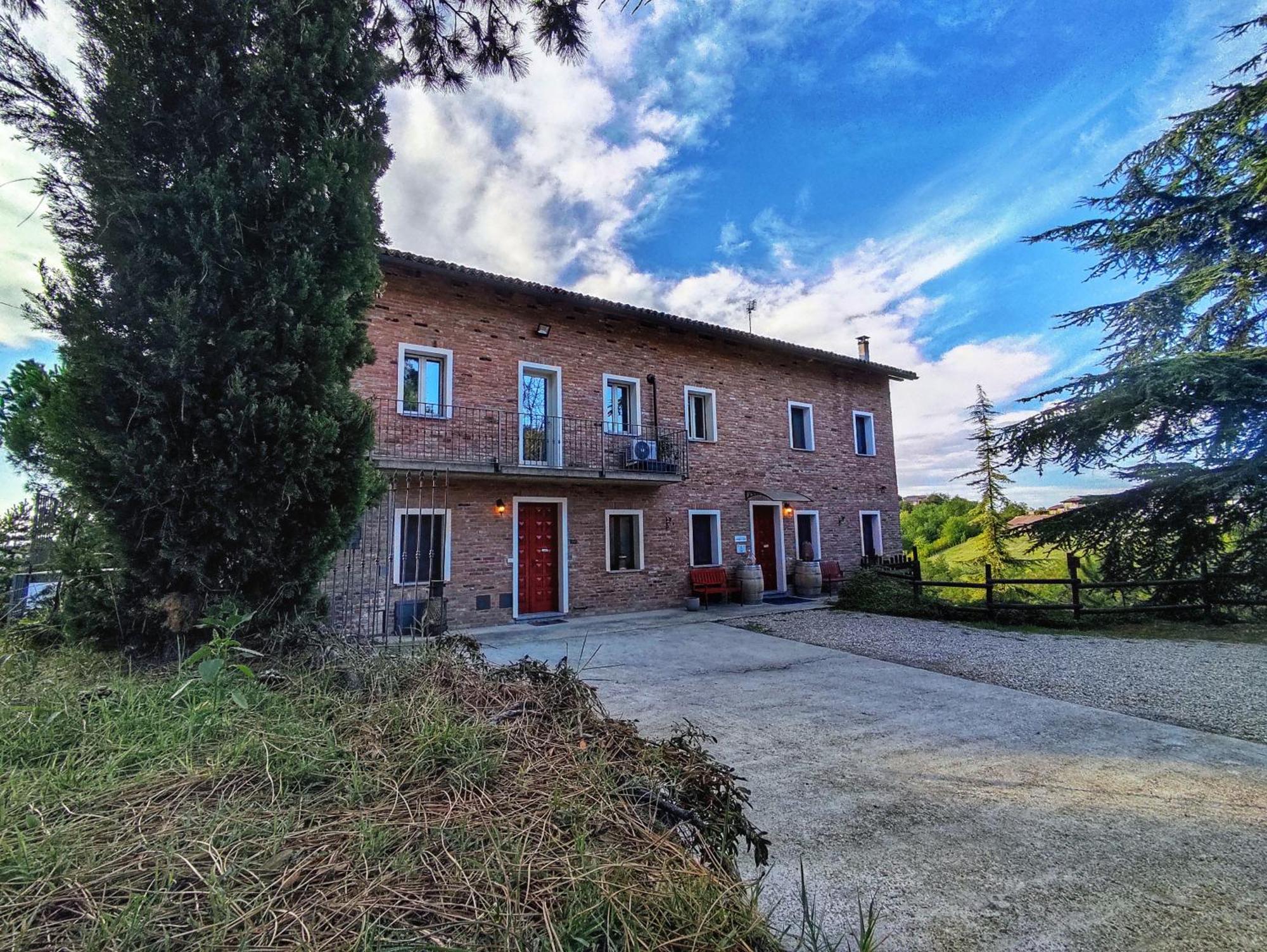 La Tomatica In Commedia Villa Mongardino Buitenkant foto