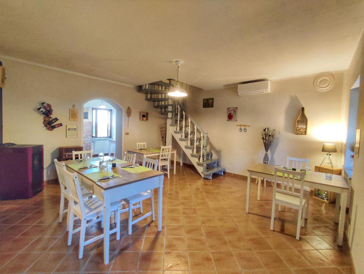 La Tomatica In Commedia Villa Mongardino Buitenkant foto